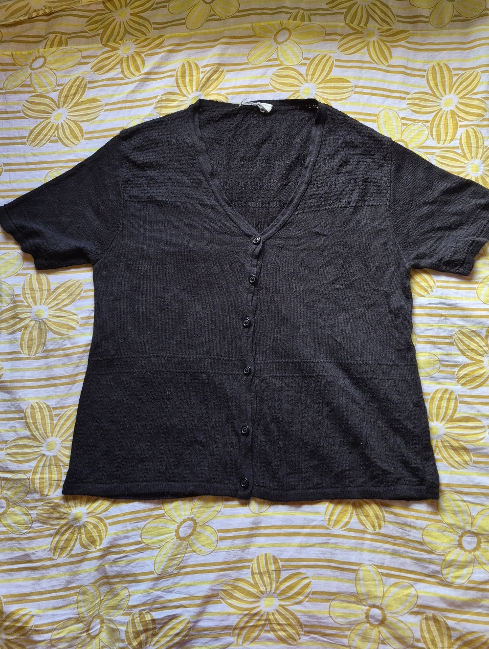 Women’s Black Short-Sleeve V-Neck Button-Front Cardigan